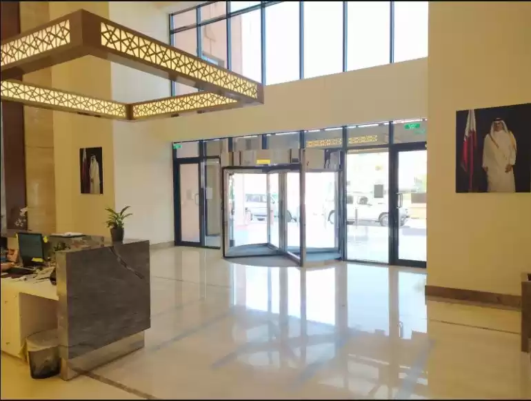 Kommerziell Klaar eigendom U/F Büro  zu vermieten in Doha #13211 - 1  image 